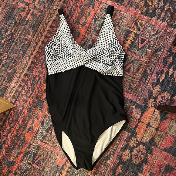 B2Prity Black and White One Piece Swimsuit Tummy Control Monokini Size L - Picture 1 of 7